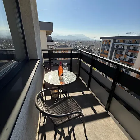June's Charm Apartment Brasov